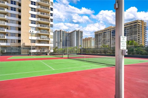 Condominio en venta en Hallandale Beach, Florida, 2 dormitorios, 124.49 m2 № 2034821 - foto 22