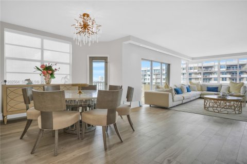 Condominio en venta en Hallandale Beach, Florida, 2 dormitorios, 124.49 m2 № 2034821 - foto 6