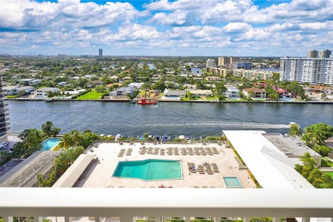 Condominio en venta en Hallandale Beach, Florida, 2 dormitorios, 124.49 m2 № 2034821 - foto 26