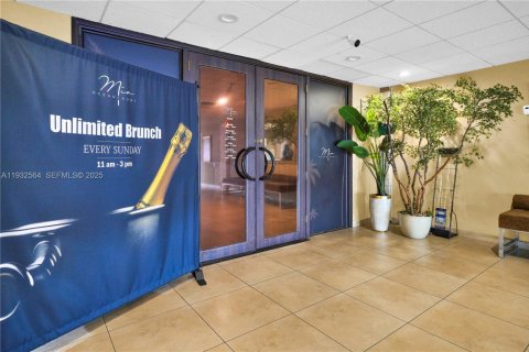 Condominio en venta en Hallandale Beach, Florida, 2 dormitorios, 124.49 m2 № 2034821 - foto 28