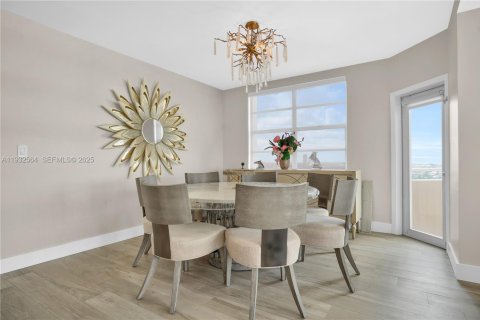 Condominio en venta en Hallandale Beach, Florida, 2 dormitorios, 124.49 m2 № 2034821 - foto 5