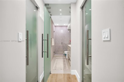 Condominio en venta en Hallandale Beach, Florida, 2 dormitorios, 124.49 m2 № 2034821 - foto 16