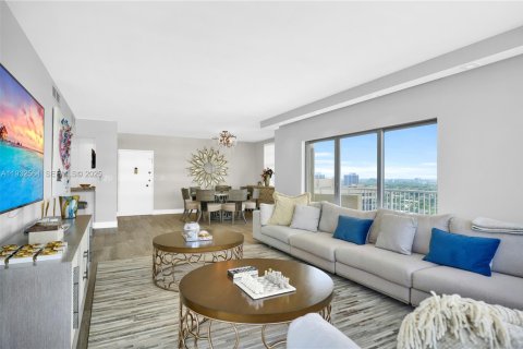 Condominio en venta en Hallandale Beach, Florida, 2 dormitorios, 124.49 m2 № 2034821 - foto 3