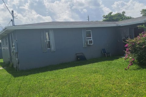 Villa ou maison à vendre à Florida City, Floride: 3 chambres, 212.1 m2 № 1936616 - photo 1