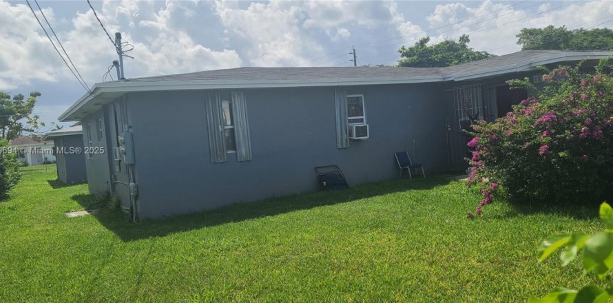 Villa ou maison à Florida City, Floride 3 chambres, 212.1 m2 № 1936616