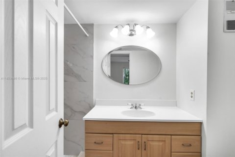 Condo in Pompano Beach, Florida, 2 bedrooms  № 1802827 - photo 13