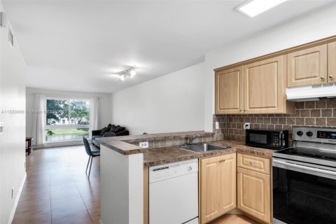 Condo in Pompano Beach, Florida, 2 bedrooms  № 1802827 - photo 21