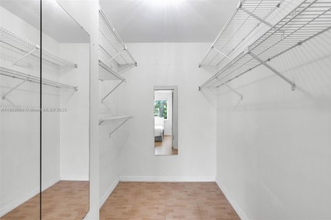 Condo in Pompano Beach, Florida, 2 bedrooms  № 1802827 - photo 11