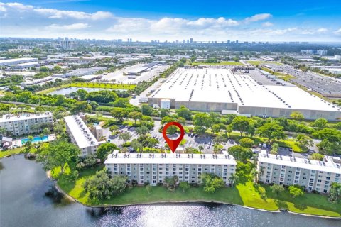 Condo in Pompano Beach, Florida, 2 bedrooms  № 1802827 - photo 3