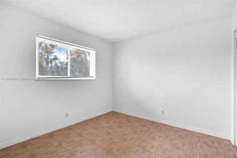 Condo in Pompano Beach, Florida, 2 bedrooms  № 1802827 - photo 10