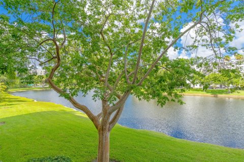 Condo in Pompano Beach, Florida, 2 bedrooms  № 1802827 - photo 6