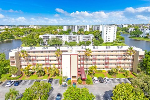 Condo in Pompano Beach, Florida, 2 bedrooms  № 1802827 - photo 5