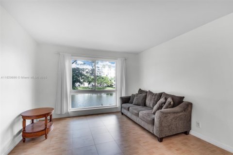Condo in Pompano Beach, Florida, 2 bedrooms  № 1802827 - photo 19
