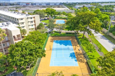 Condo in Pompano Beach, Florida, 2 bedrooms  № 1802827 - photo 24