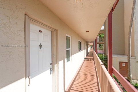 Condo in Pompano Beach, Florida, 2 bedrooms  № 1802827 - photo 22