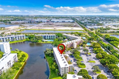 Condo in Pompano Beach, Florida, 2 bedrooms  № 1802827 - photo 2
