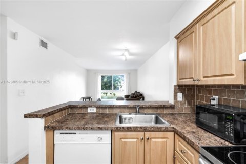 Condo in Pompano Beach, Florida, 2 bedrooms  № 1802827 - photo 15