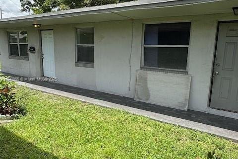 House in Hallandale Beach, Florida 35.3 sq.m. № 1834373 - photo 2