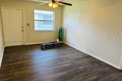 House in Hallandale Beach, Florida 35.3 sq.m. № 1834373 - photo 6