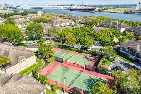Condo in Tampa, Florida, 3 bedrooms  № 1439521 - photo 26