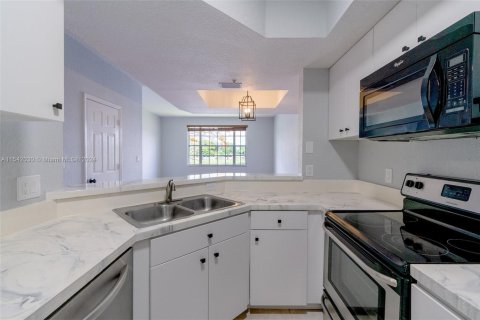 Купить кондоминиум в Санрайз, Флорида 3 спальни, 112.6м2, № 1962674 - фото 12