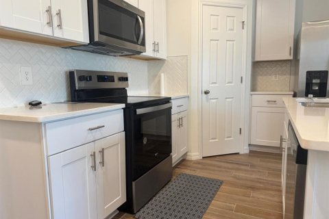 Townhouse in Clermont, Florida 3 bedrooms, 137.22 sq.m. № 1870161 - photo 6