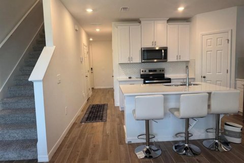Townhouse in Clermont, Florida 3 bedrooms, 137.22 sq.m. № 1870161 - photo 4