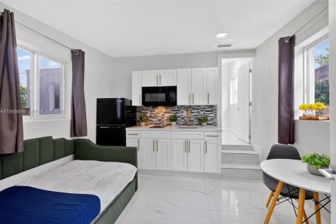 Casa en venta en Miami, Florida, 5 dormitorios, 132.48 m2 № 2030789 - foto 25