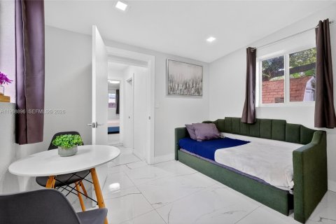 Casa en venta en Miami, Florida, 5 dormitorios, 132.48 m2 № 2030789 - foto 24