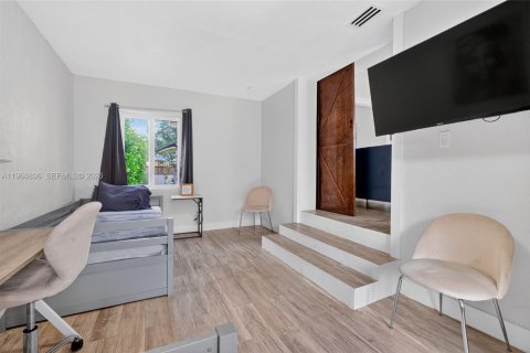 Casa en venta en Miami, Florida, 5 dormitorios, 132.48 m2 № 2030789 - foto 20