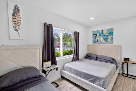 Casa en venta en Miami, Florida, 5 dormitorios, 132.48 m2 № 2030789 - foto 16