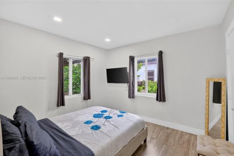 Casa en venta en Miami, Florida, 5 dormitorios, 132.48 m2 № 2030789 - foto 15
