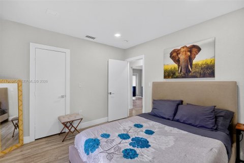 Casa en venta en Miami, Florida, 5 dormitorios, 132.48 m2 № 2030789 - foto 14