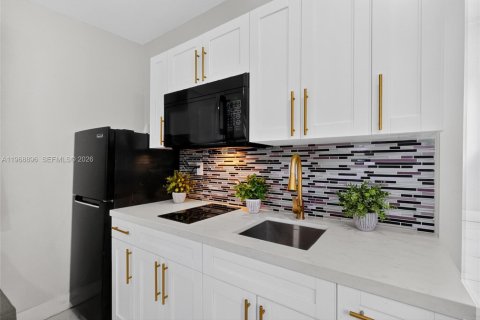 Casa en venta en Miami, Florida, 5 dormitorios, 132.48 m2 № 2030789 - foto 26