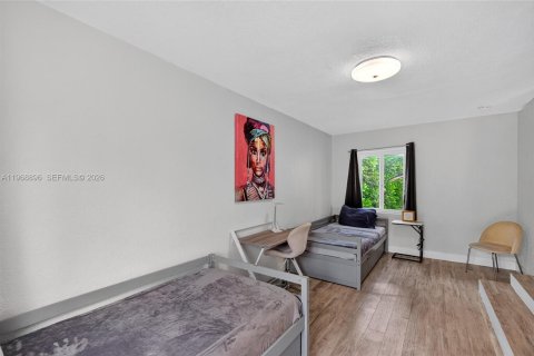 Casa en venta en Miami, Florida, 5 dormitorios, 132.48 m2 № 2030789 - foto 22