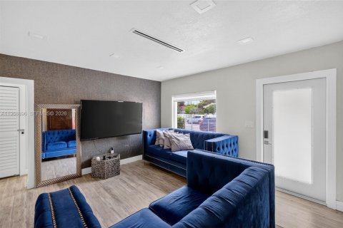 Casa en venta en Miami, Florida, 5 dormitorios, 132.48 m2 № 2030789 - foto 9