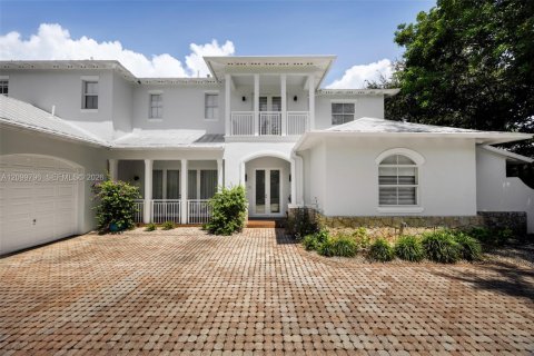House in South Miami, Florida 6 bedrooms, 389.91 sq.m. № 2401289 - photo 21
