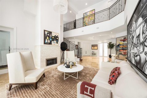 House in South Miami, Florida 6 bedrooms, 389.91 sq.m. № 2401289 - photo 22