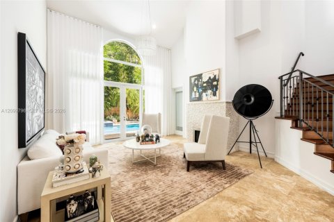 House in South Miami, Florida 6 bedrooms, 389.91 sq.m. № 2401289 - photo 23