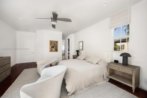 House in South Miami, Florida 6 bedrooms, 389.91 sq.m. № 2401289 - photo 7