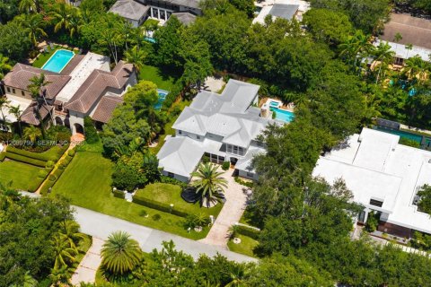 House in South Miami, Florida 6 bedrooms, 389.91 sq.m. № 2401289 - photo 20