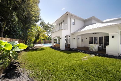 House in South Miami, Florida 6 bedrooms, 389.91 sq.m. № 2401289 - photo 19