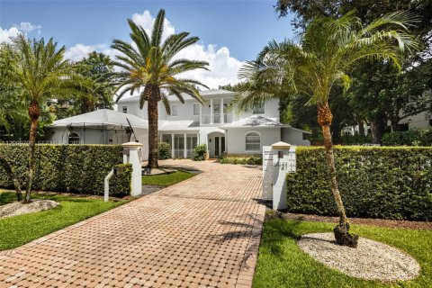 House in South Miami, Florida 6 bedrooms, 389.91 sq.m. № 2401289