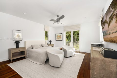 House in South Miami, Florida 6 bedrooms, 389.91 sq.m. № 2401289 - photo 6