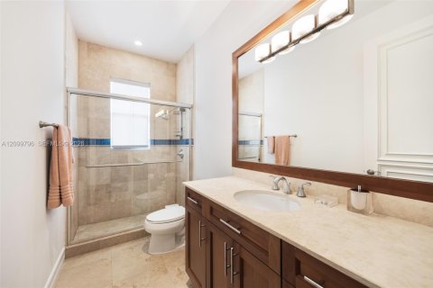 House in South Miami, Florida 6 bedrooms, 389.91 sq.m. № 2401289 - photo 11