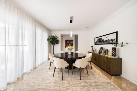 House in South Miami, Florida 6 bedrooms, 389.91 sq.m. № 2401289 - photo 25