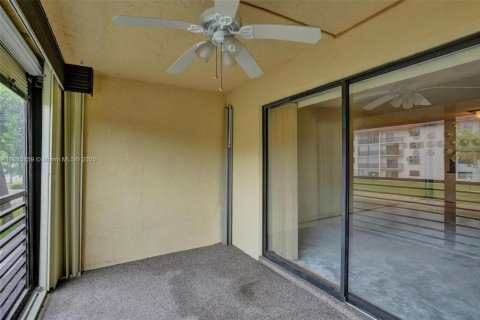 Condominio en venta en Tamarac, Florida, 2 dormitorios, 117.99 m2 № 1818099 - foto 19