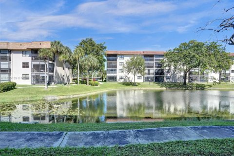 Condominio en venta en Tamarac, Florida, 2 dormitorios, 117.99 m2 № 1818099 - foto 15
