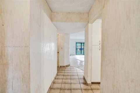 Condominio en venta en Tamarac, Florida, 2 dormitorios, 117.99 m2 № 1818099 - foto 6