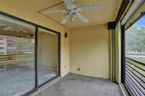 Condominio en venta en Tamarac, Florida, 2 dormitorios, 117.99 m2 № 1818099 - foto 20